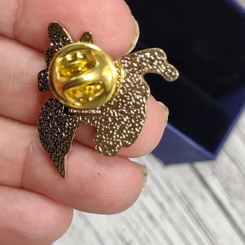 Bee Pin Brooch New.  B1 - Picture 2 of 3